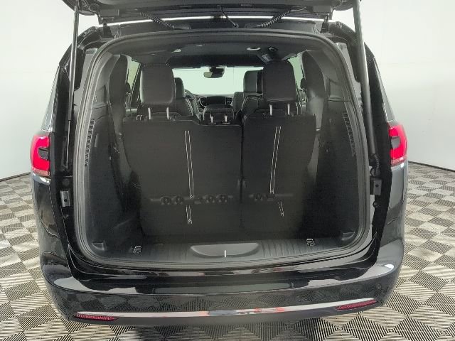 New 2026 Chrysler Pacifica Select FWD image 6