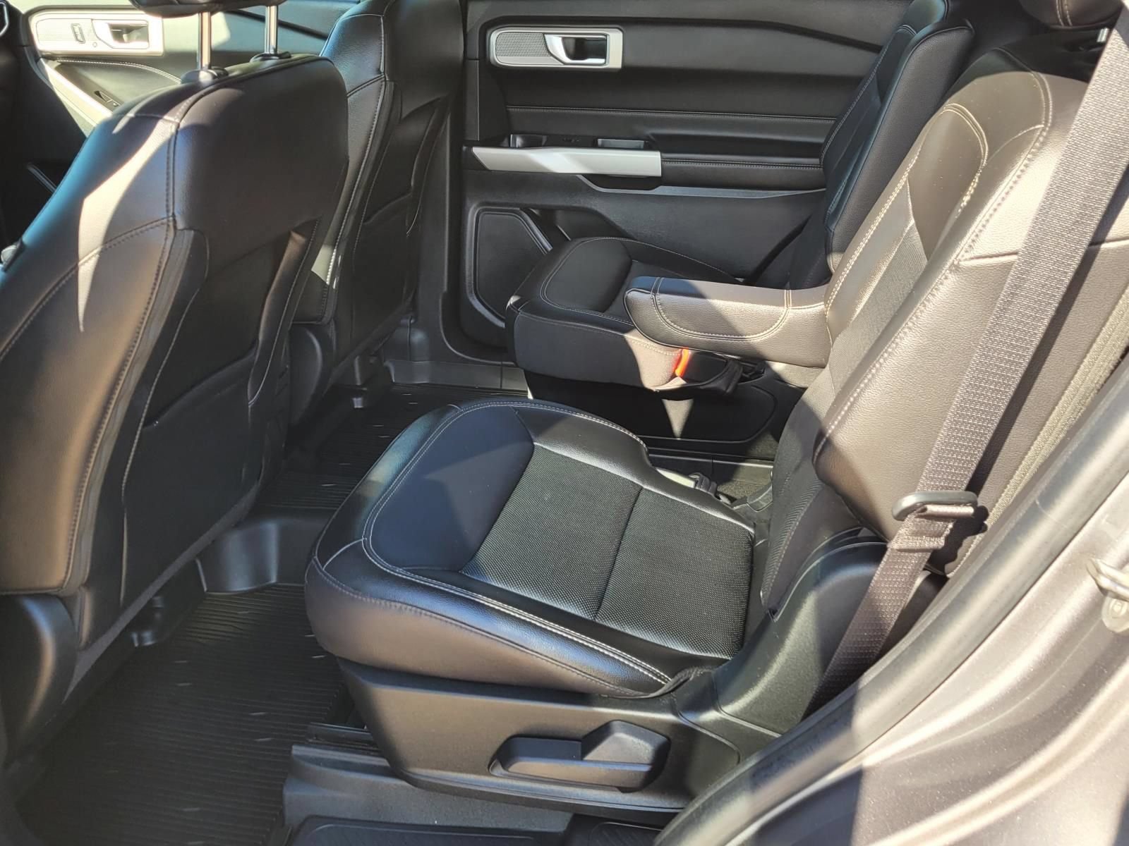 Used 2022 Ford Explorer Limited w/ Equipment Group 301A AWD/4WD image 19