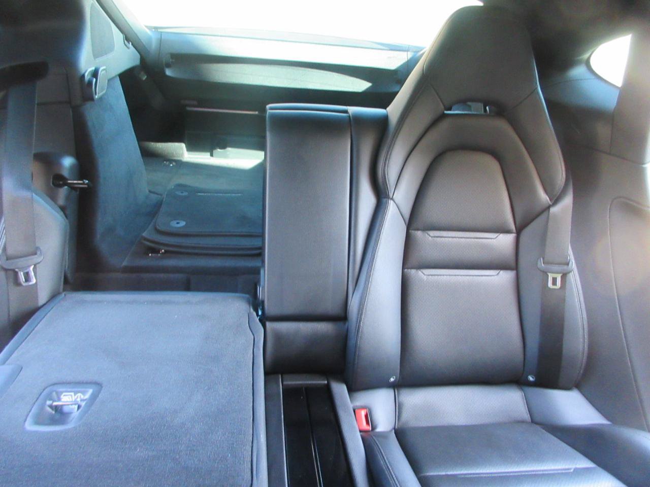 Used 2019 Porsche Panamera RWD image 35