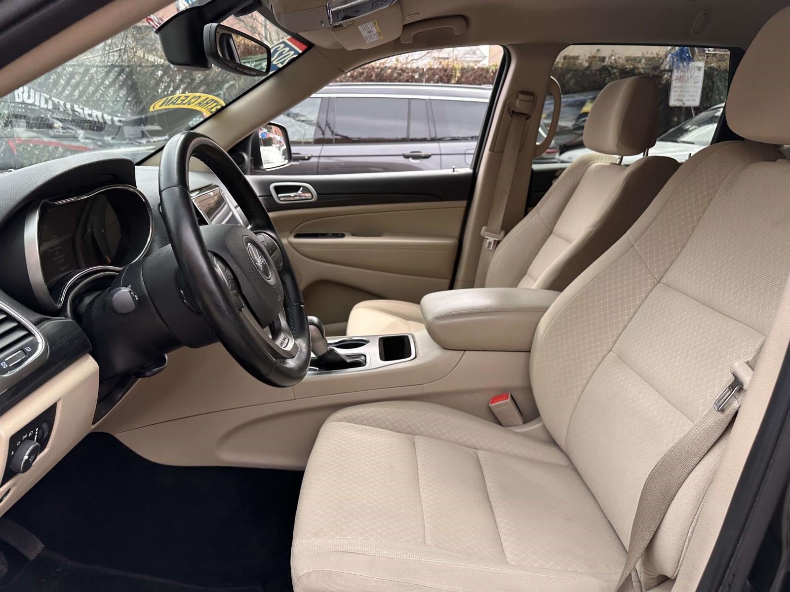 Used 2022 Jeep Grand Cherokee Laredo E w/ Security & Convenience Group AWD/4WD image 17