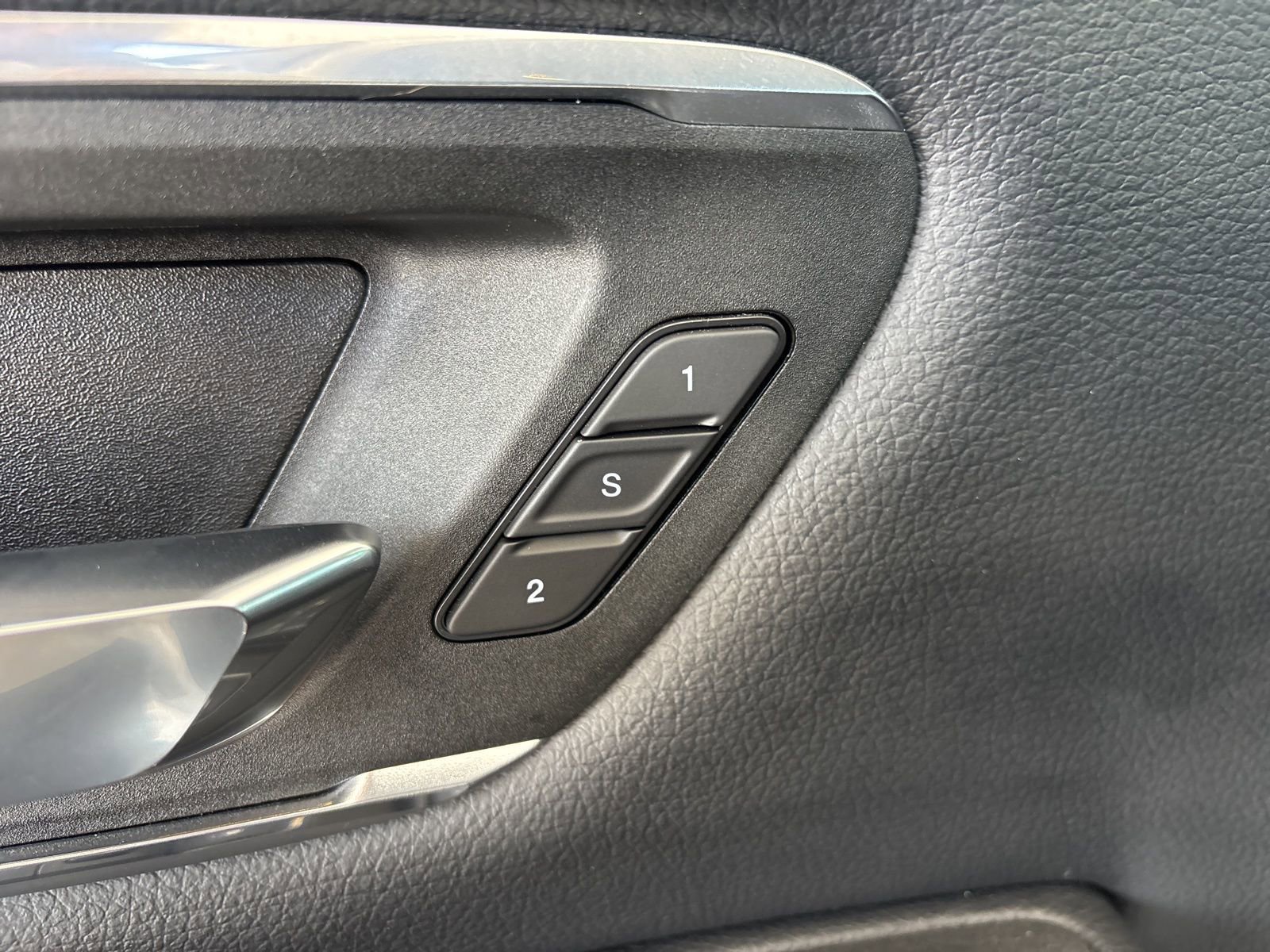 Used 2026 RAM 1500 Laramie w/ Night Edition image 12