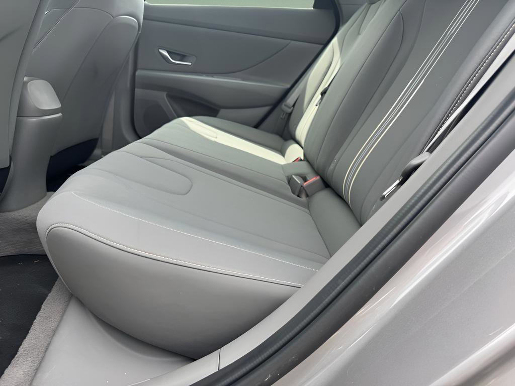 Used 2023 Hyundai Elantra SEL w/ Convenience Package image 16