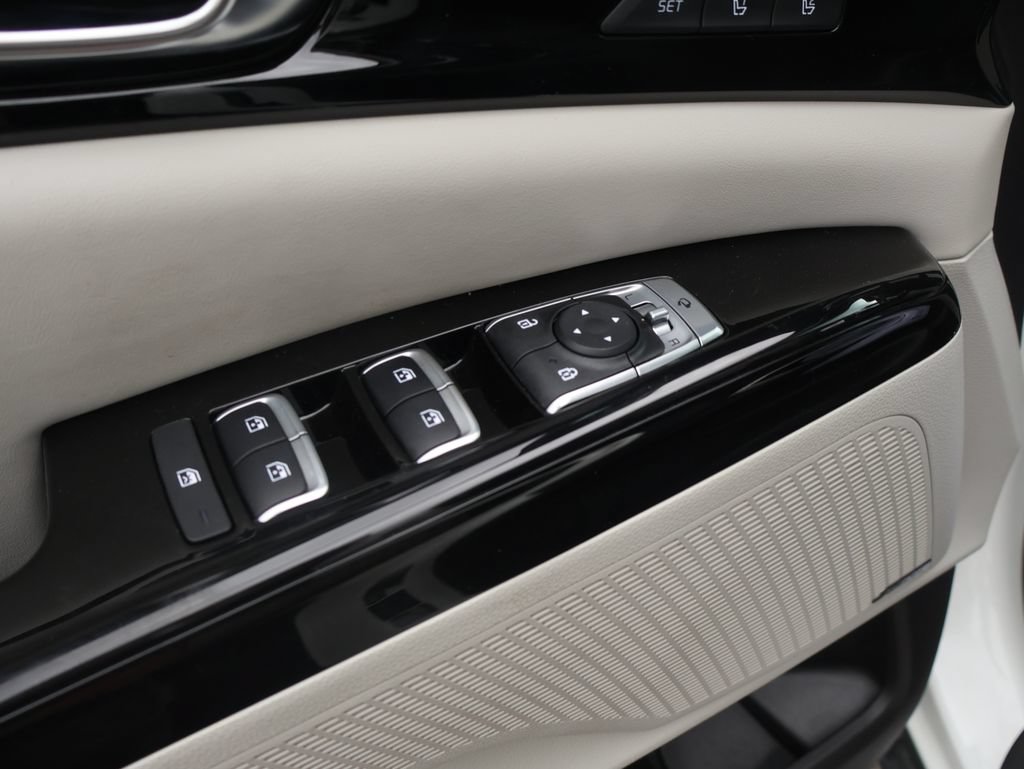 Certified 2024 Kia Carnival SX Prestige FWD image 16