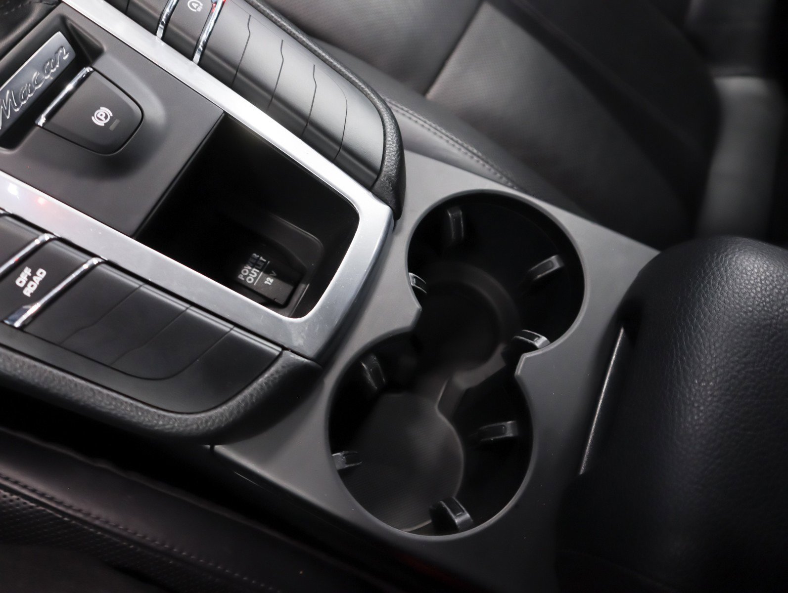 Certified 2020 Porsche Macan S AWD/4WD image 18