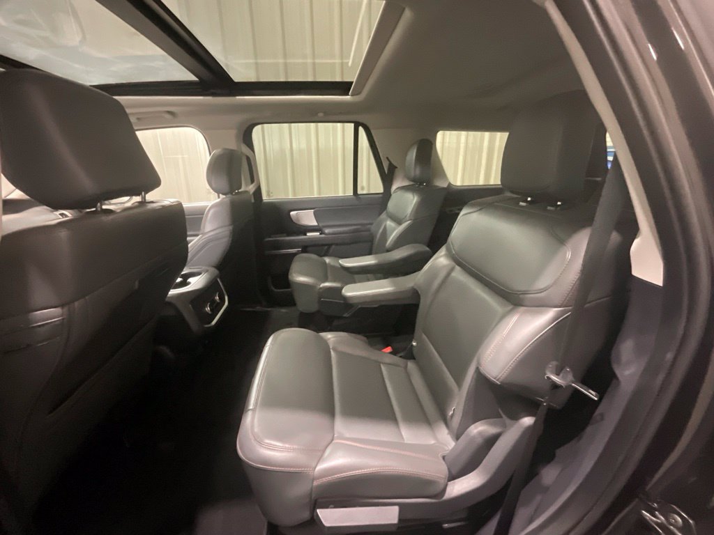 Used 2025 Ford Expedition Active RWD image 12