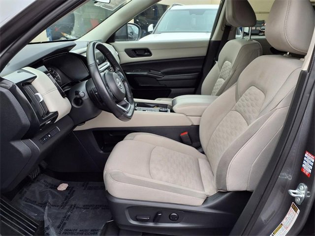 Used 2024 Nissan Pathfinder SV image 13