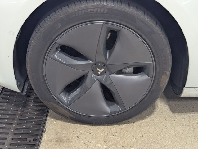 Used 2021 Tesla Model 3 Standard Range Plus image 6