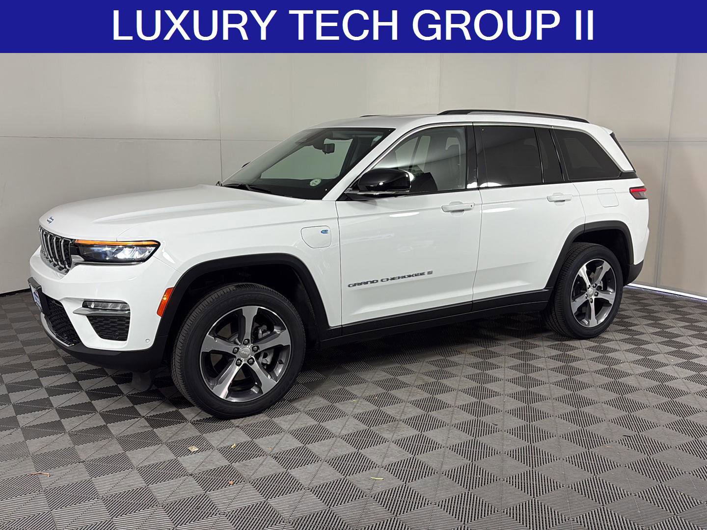 Used 2023 Jeep Grand Cherokee 4WD 4xe w/ Luxury Tech Group II image 1
