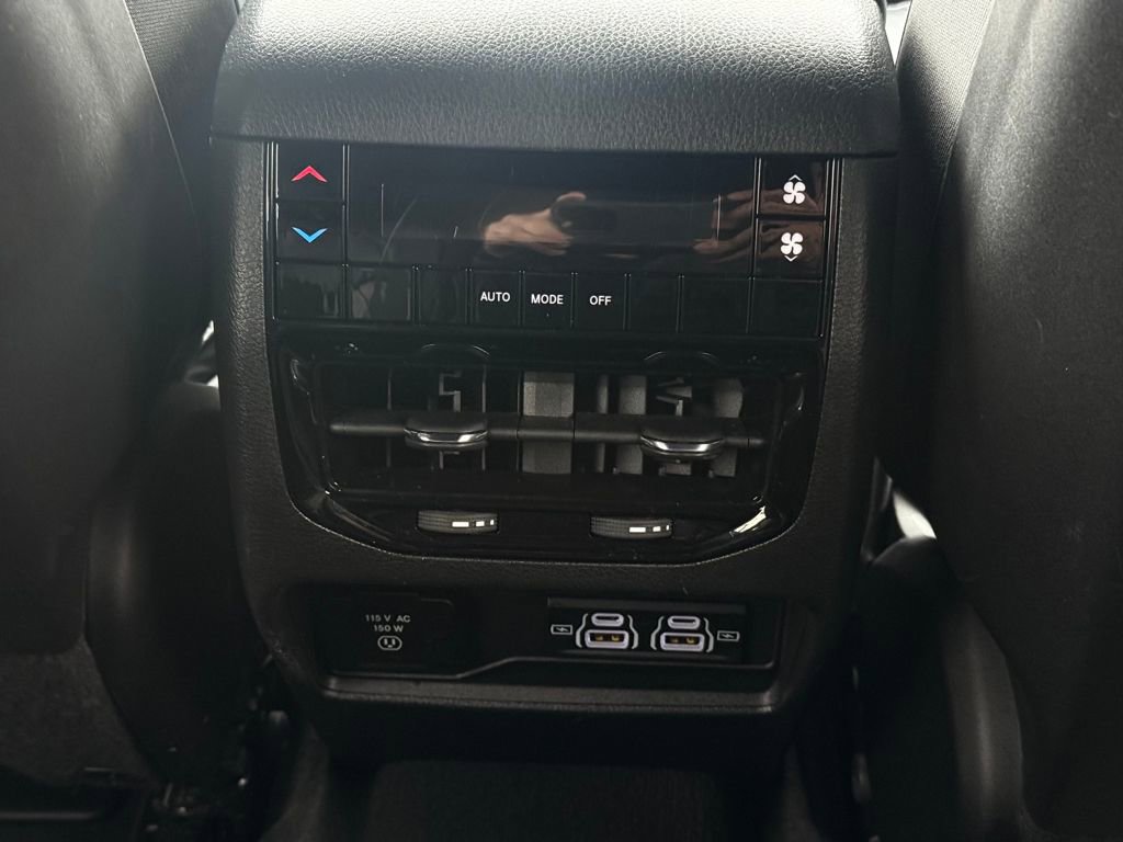 Used 2024 Jeep Grand Cherokee L Laredo image 25