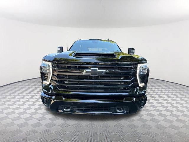 Used 2025 Chevrolet Silverado 3500 High Country w/ Midnight Edition AWD/4WD image 2