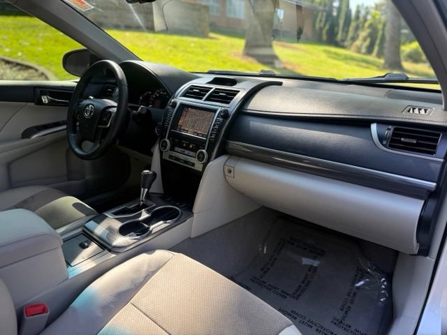 Used 2012 Toyota Camry XLE w/ Leather Pkg FWD image 16