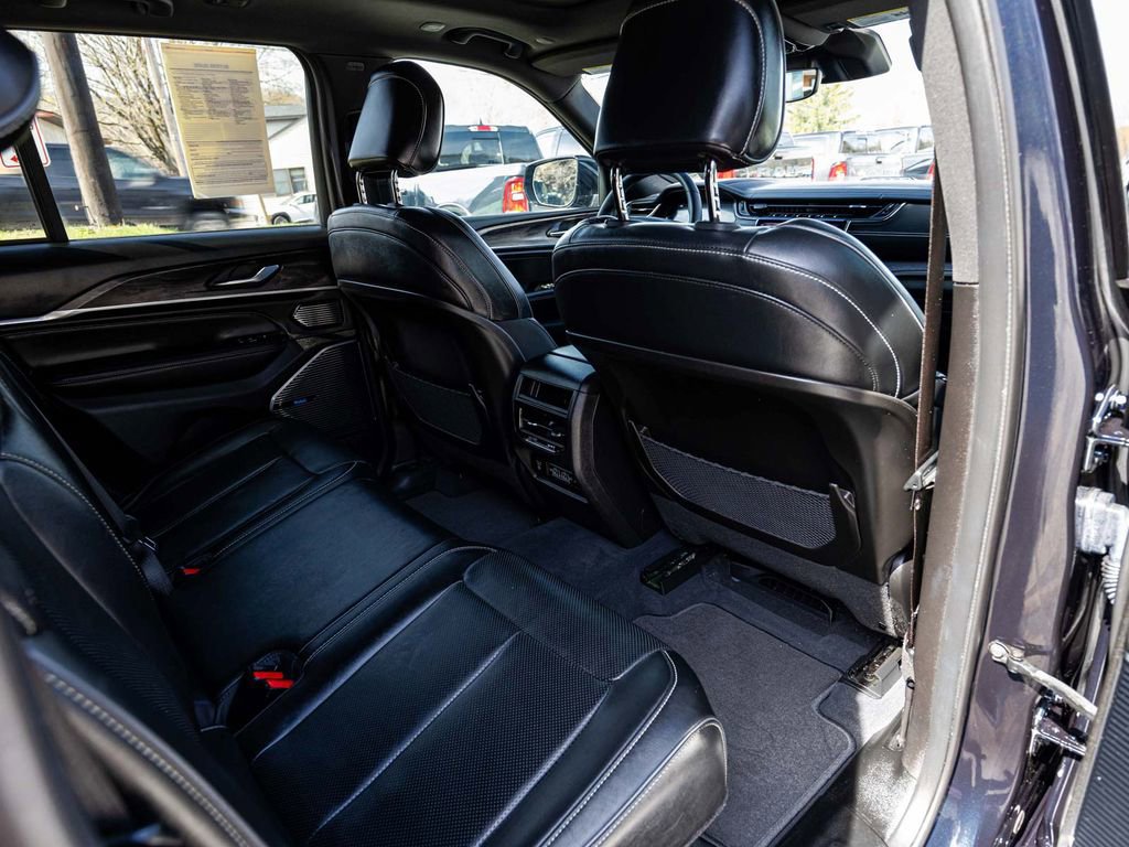Used 2022 Jeep Grand Cherokee Overland AWD/4WD image 21