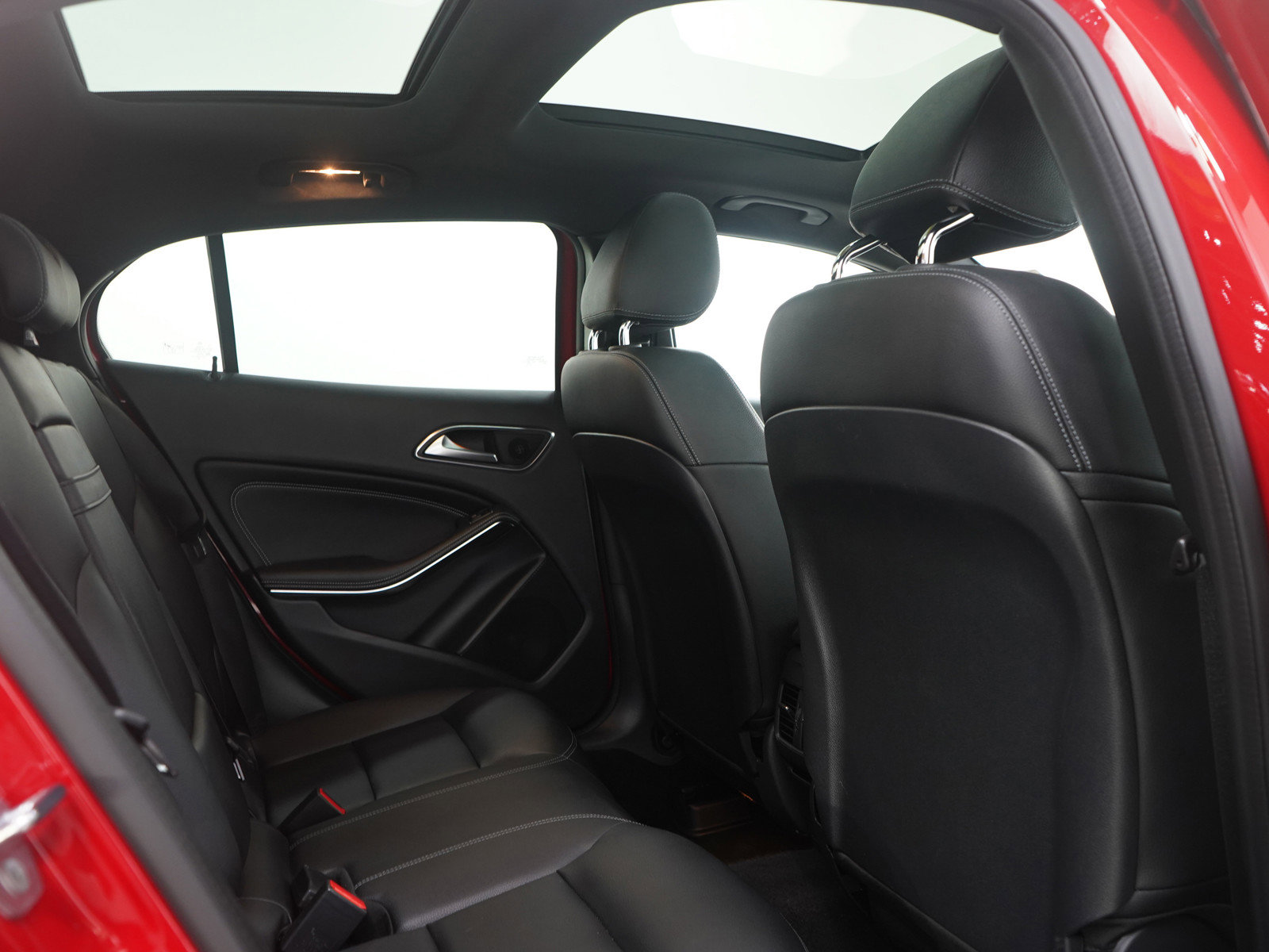 Used 2019 Mercedes-Benz GLA 250 4MATIC w/ Premium Package image 12