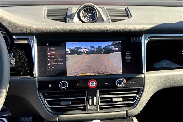 Used 2025 Porsche Macan image 24