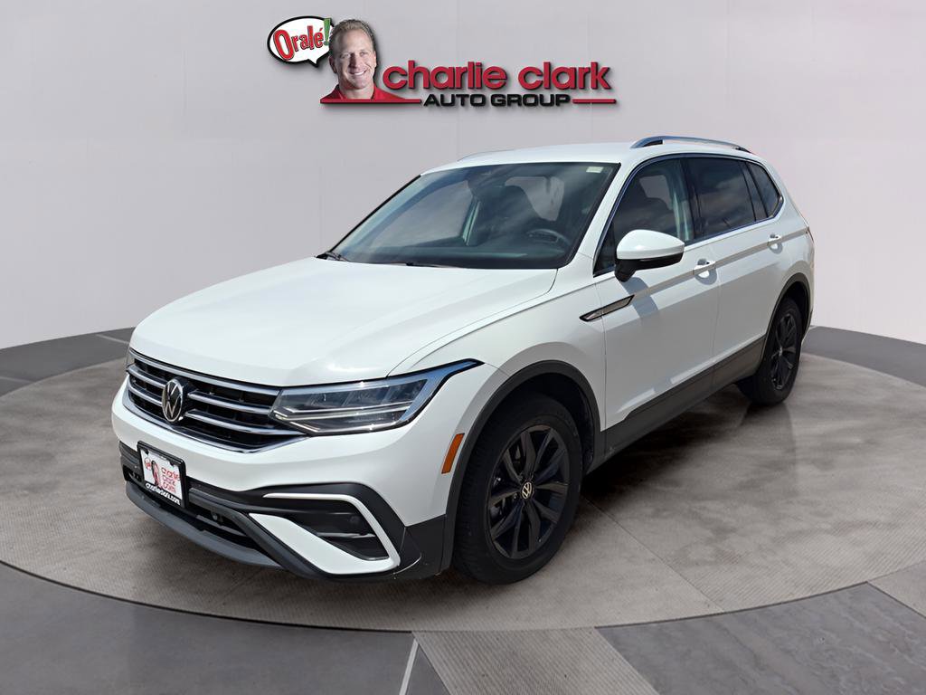 Used 2024 Volkswagen Tiguan SE FWD image 1