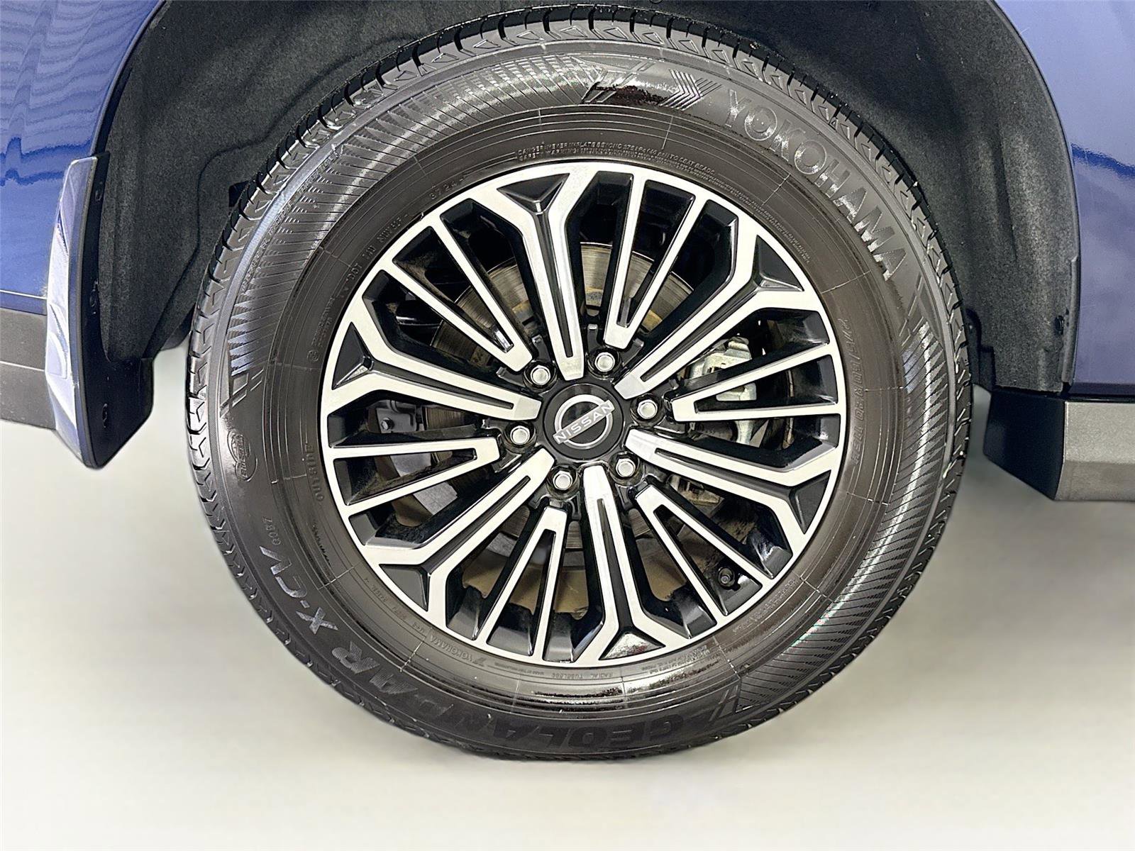 Used 2025 Nissan Armada SL w/ Captain's Chari Seat Package image 40