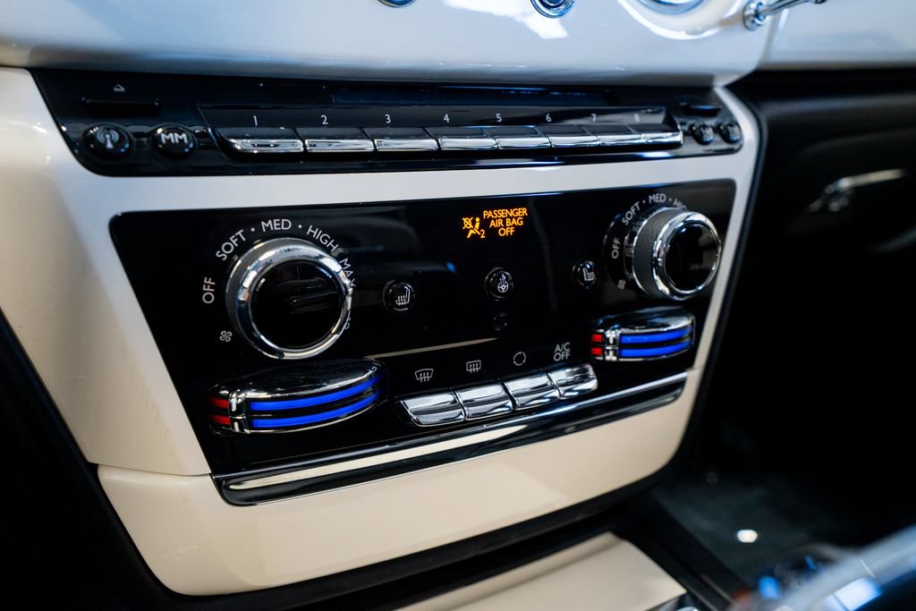 Used 2019 Rolls-Royce Phantom Sedan RWD image 41
