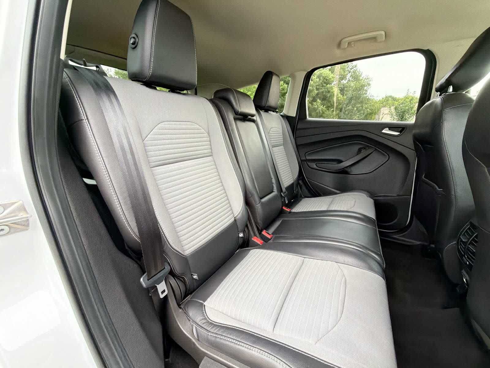 Used 2019 Ford Escape SE FWD image 17