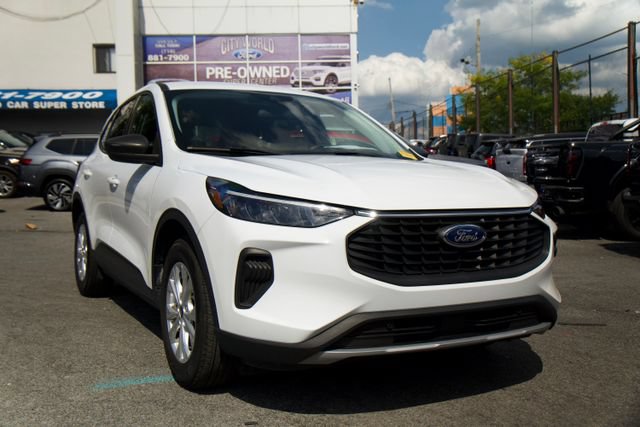 Used 2025 Ford Escape Active FWD image 1