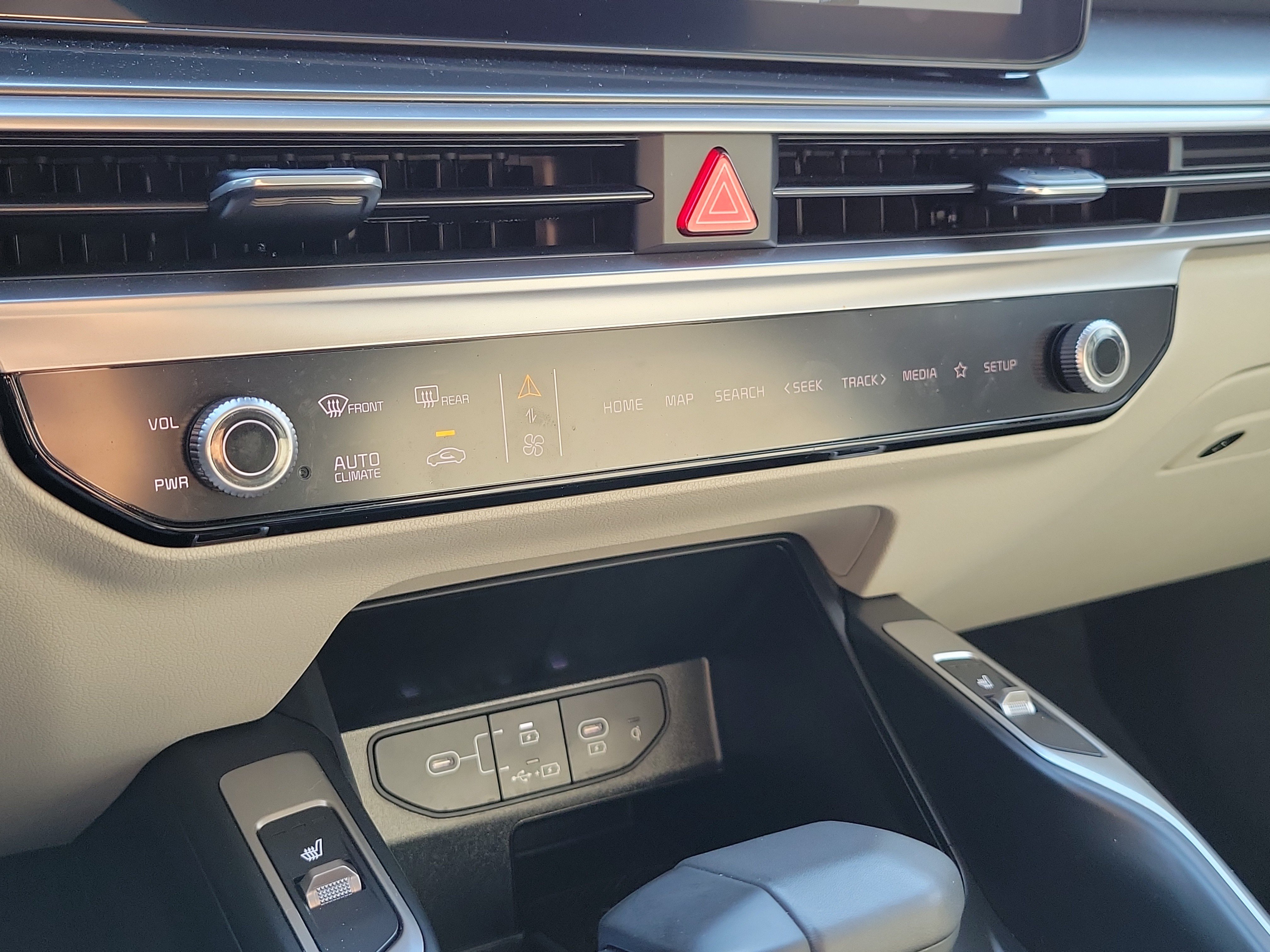 Certified 2025 Kia Sorento S FWD image 30