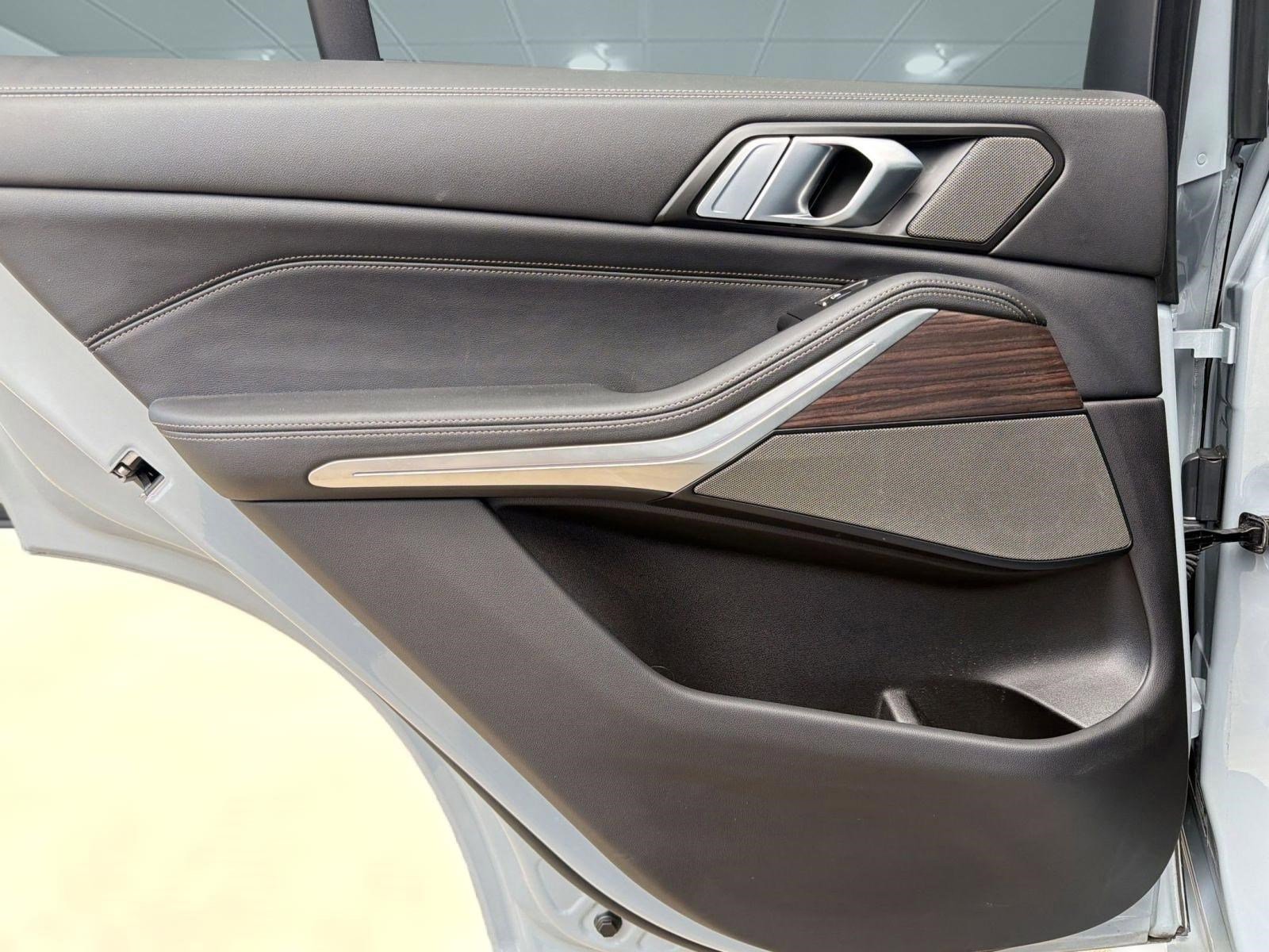 Used 2025 BMW X5 sDrive40i w/ M Sport Package image 25