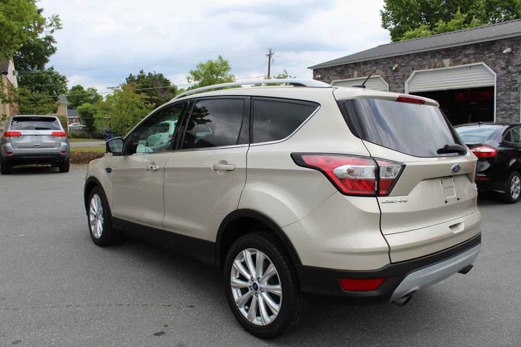 Used 2017 Ford Escape Titanium FWD image 9