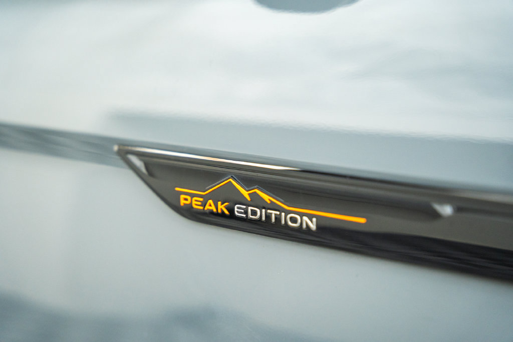 Used 2025 Volkswagen Atlas Peak Edition SE AWD/4WD image 19