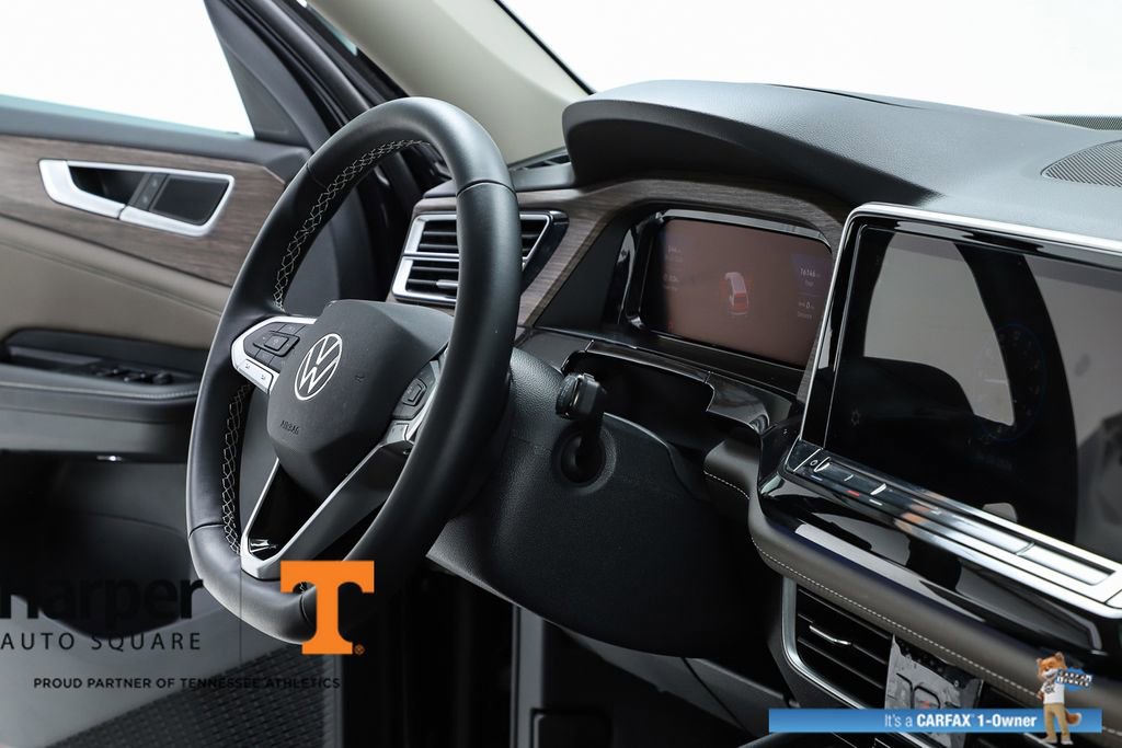 Used 2025 Volkswagen Atlas SEL AWD/4WD image 35