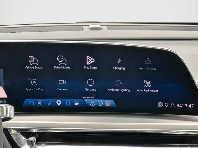 Certified 2025 Cadillac Lyriq Luxury AWD/4WD image 3