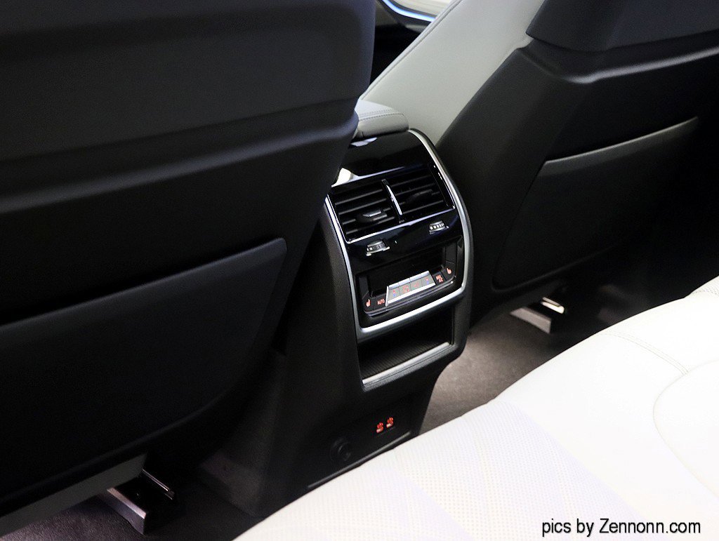 Used 2026 BMW X5 xDrive50e w/ M Sport Package image 27