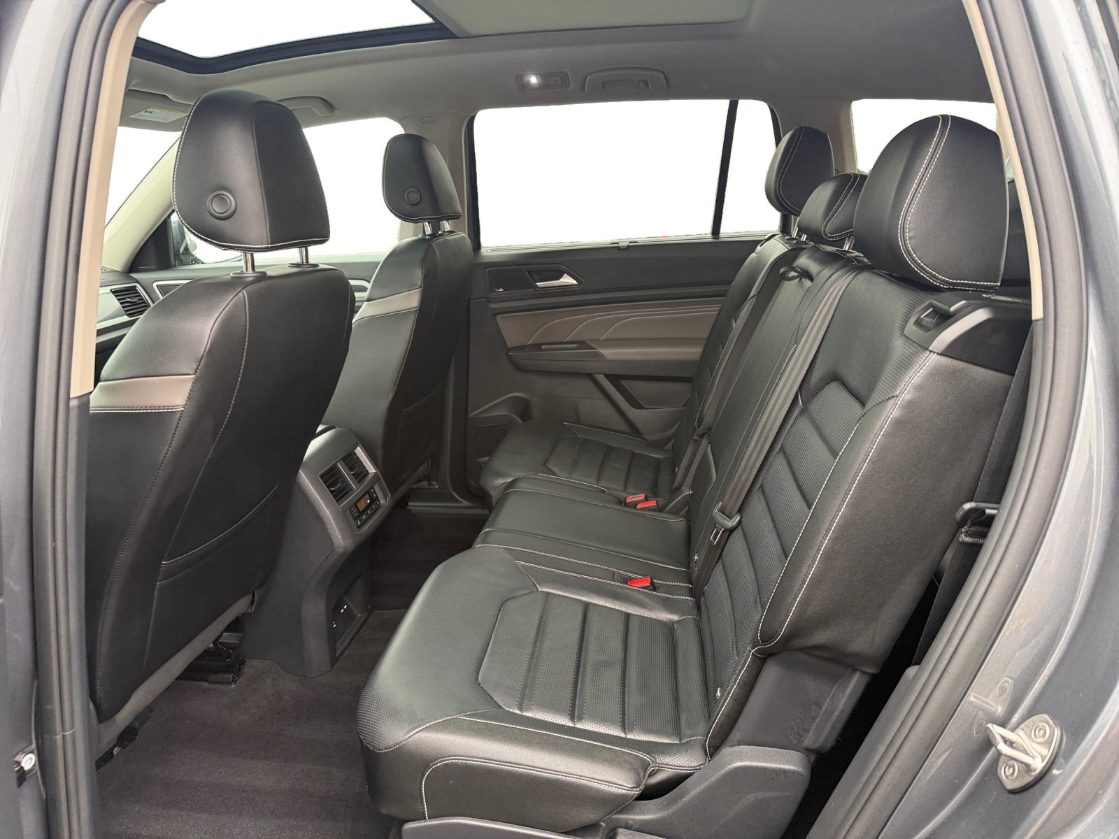 Used 2023 Volkswagen Atlas SEL Premium image 16