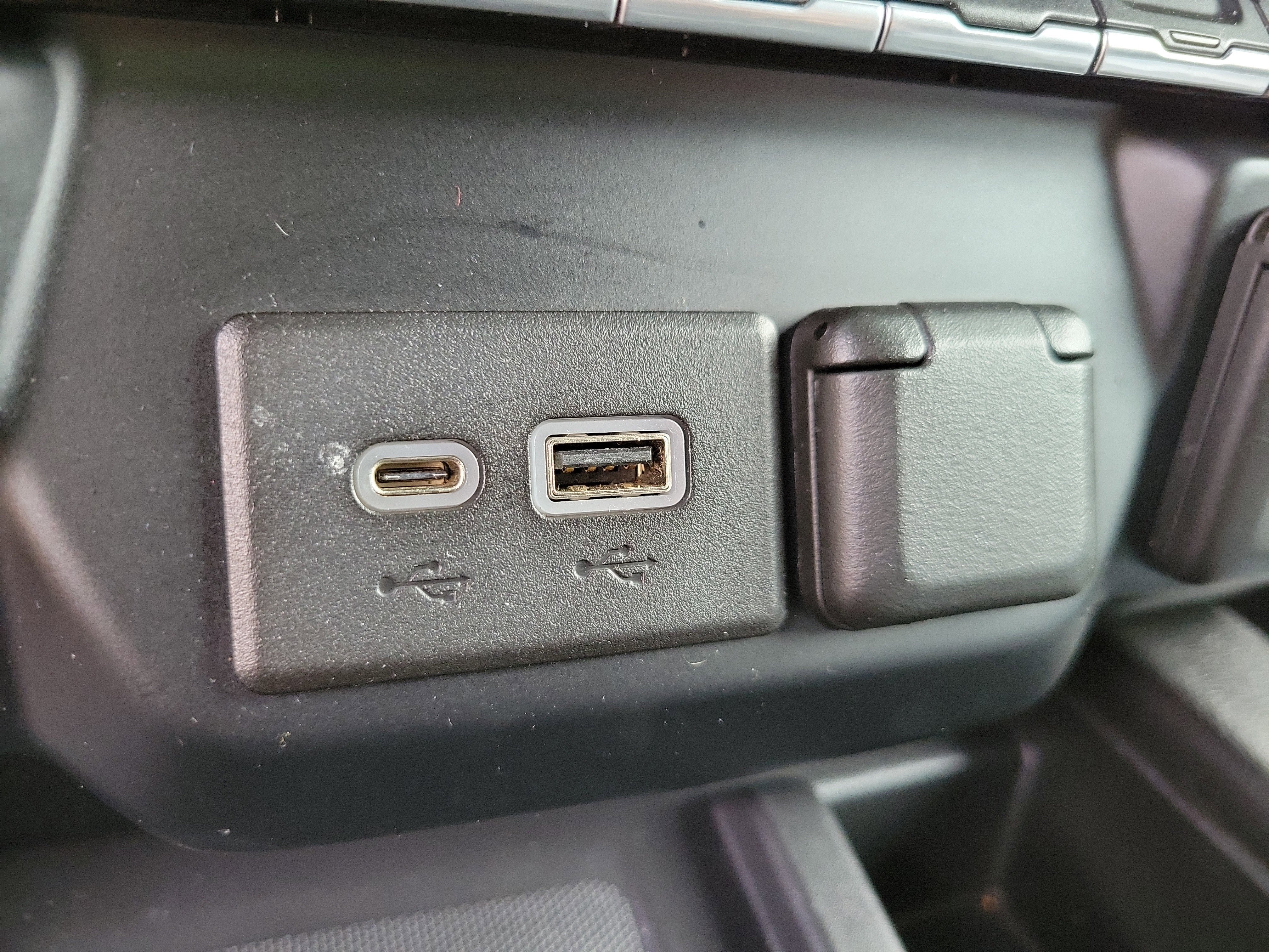 Used 2022 Chevrolet Silverado 3500 High Country w/ Safety Package II AWD/4WD image 19
