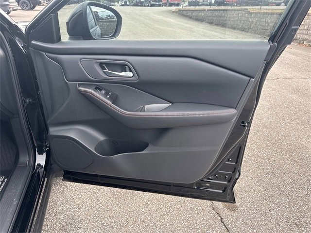 Certified 2026 Nissan Rogue SV image 24