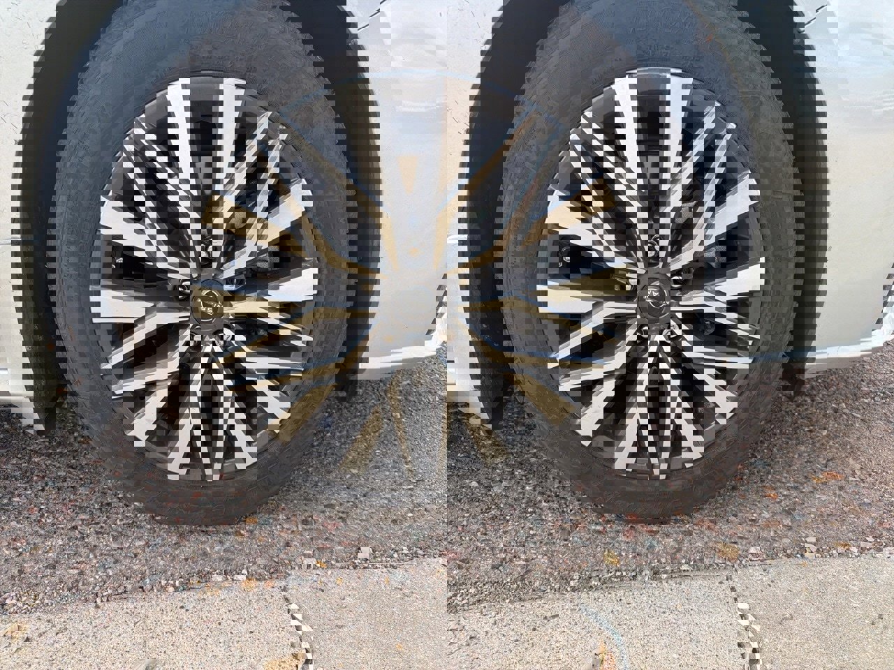 Used 2023 Nissan Altima 2.5 SV w/ SV Premium Package image 8