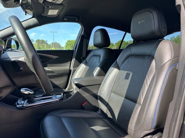 Used 2025 Buick Envista Sport Touring image 10