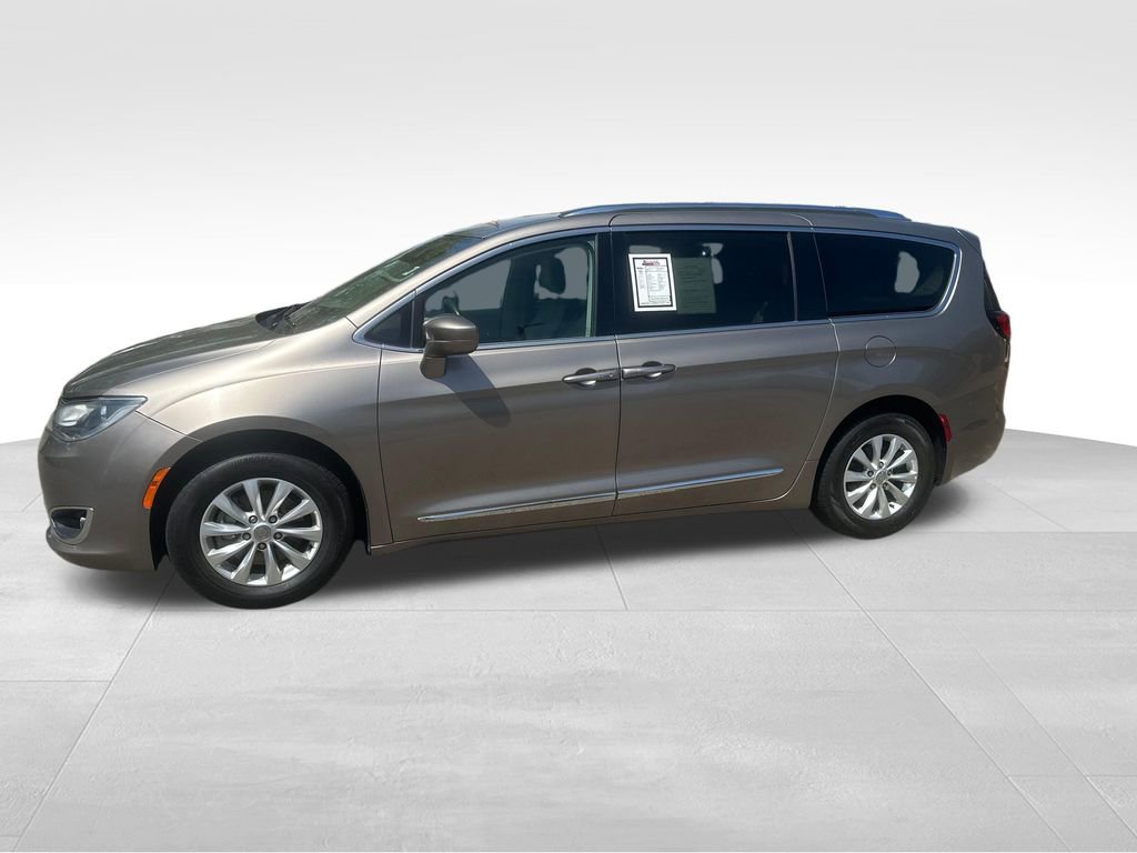 Used 2018 Chrysler Pacifica Touring-L w/ Premium Audio Group image 4