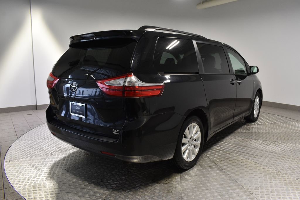 Used 2016 Toyota Sienna XLE image 3