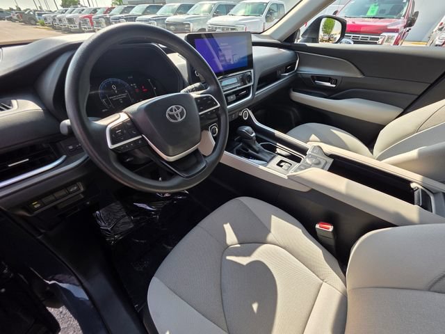 Used 2025 Toyota Grand Highlander FWD image 18