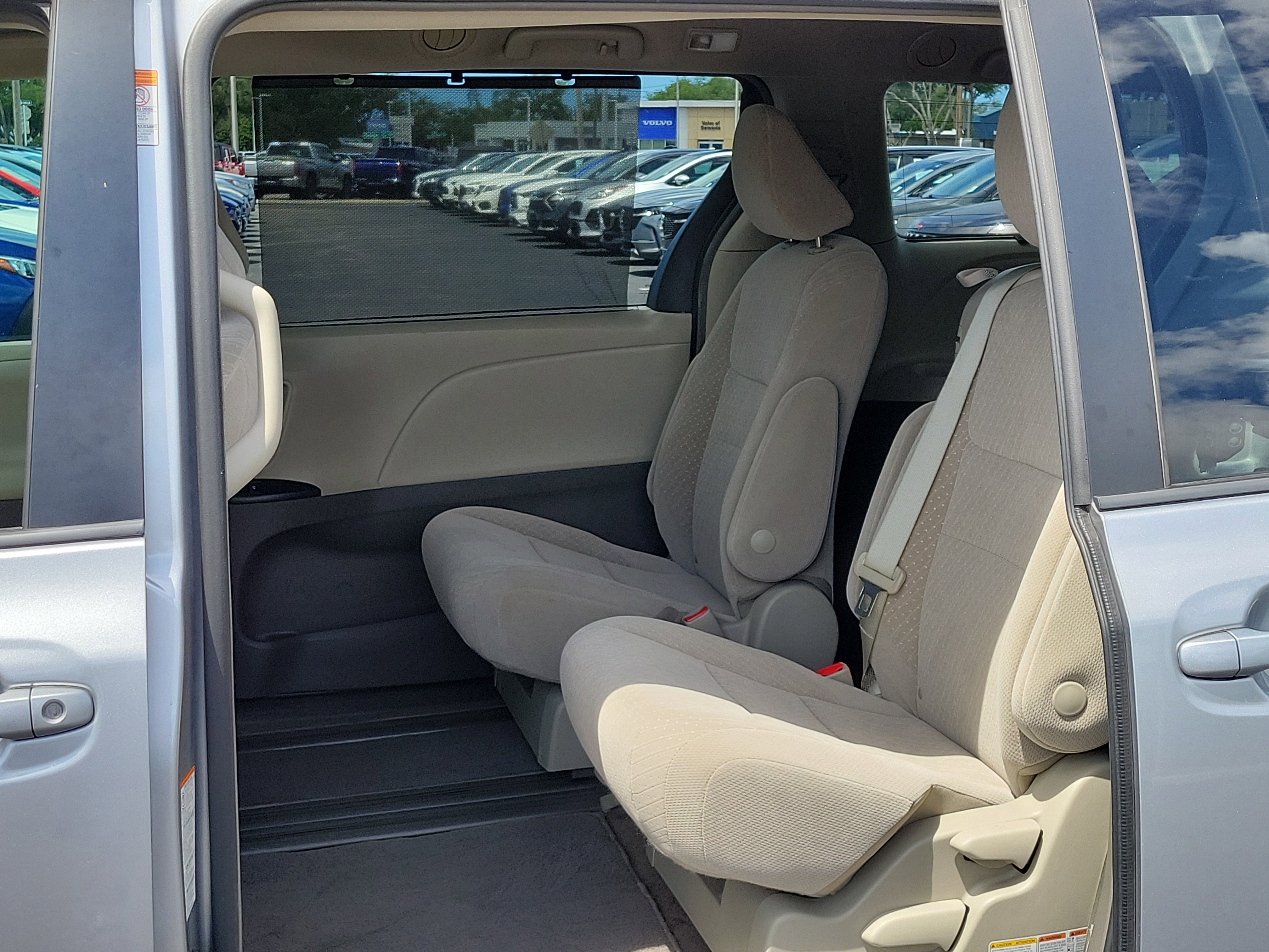 Used 2018 Toyota Sienna LE FWD image 13