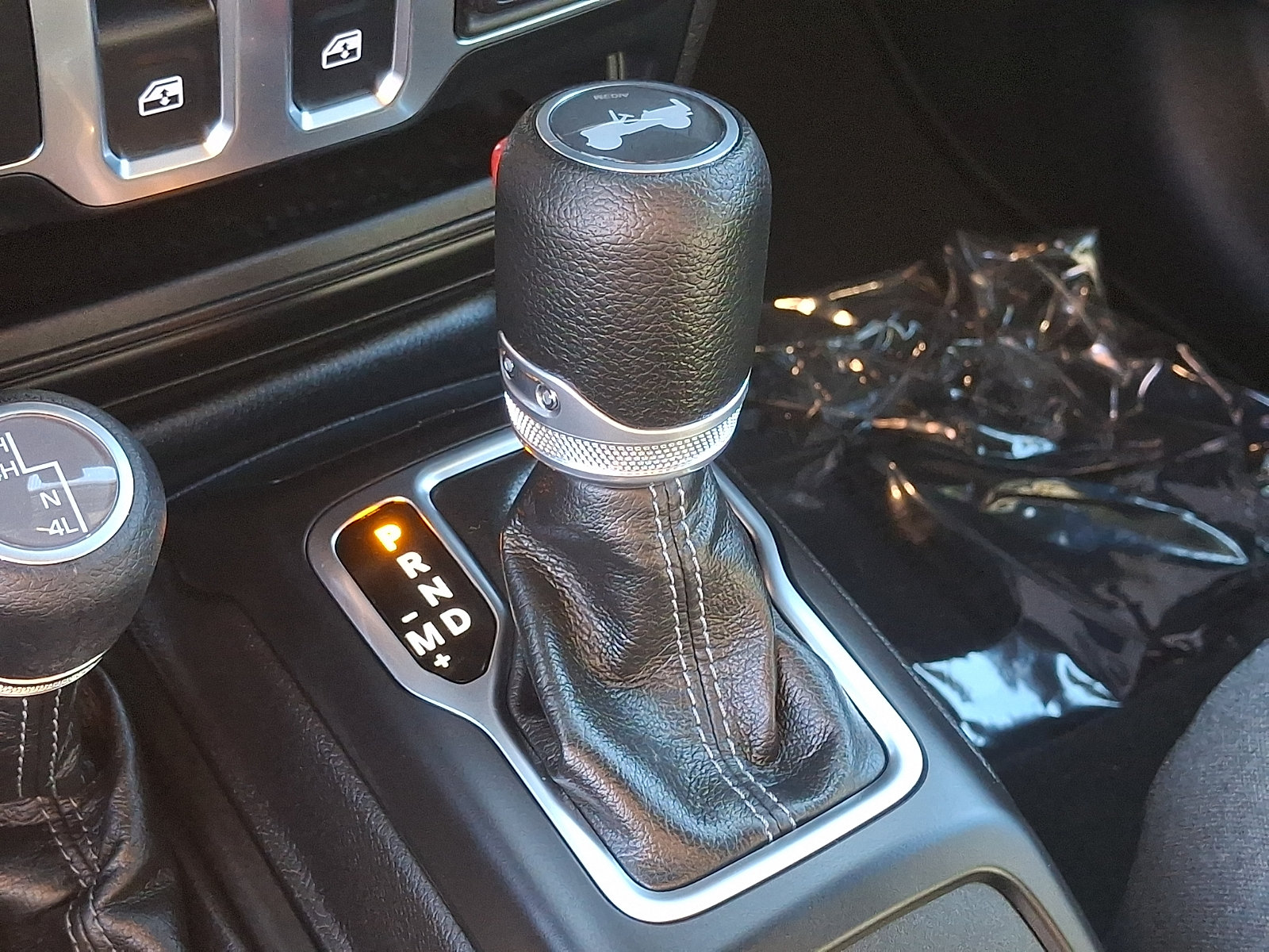 Used 2025 Jeep Wrangler Sport AWD/4WD image 14