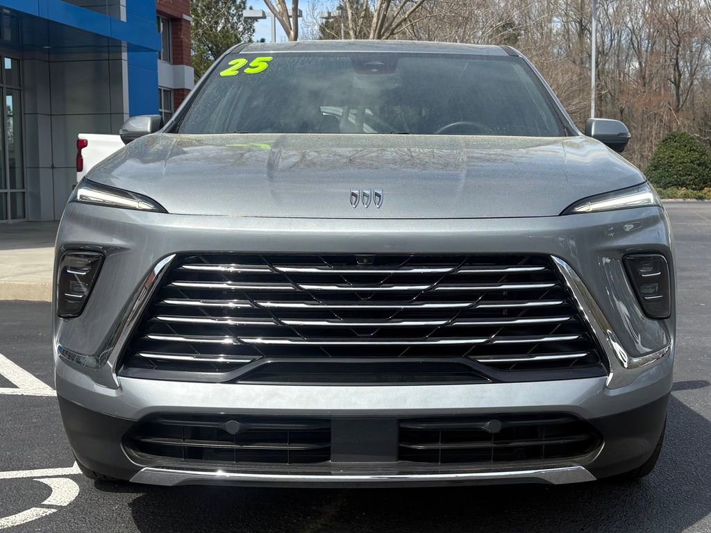 Used 2025 Buick Enclave Preferred image 3