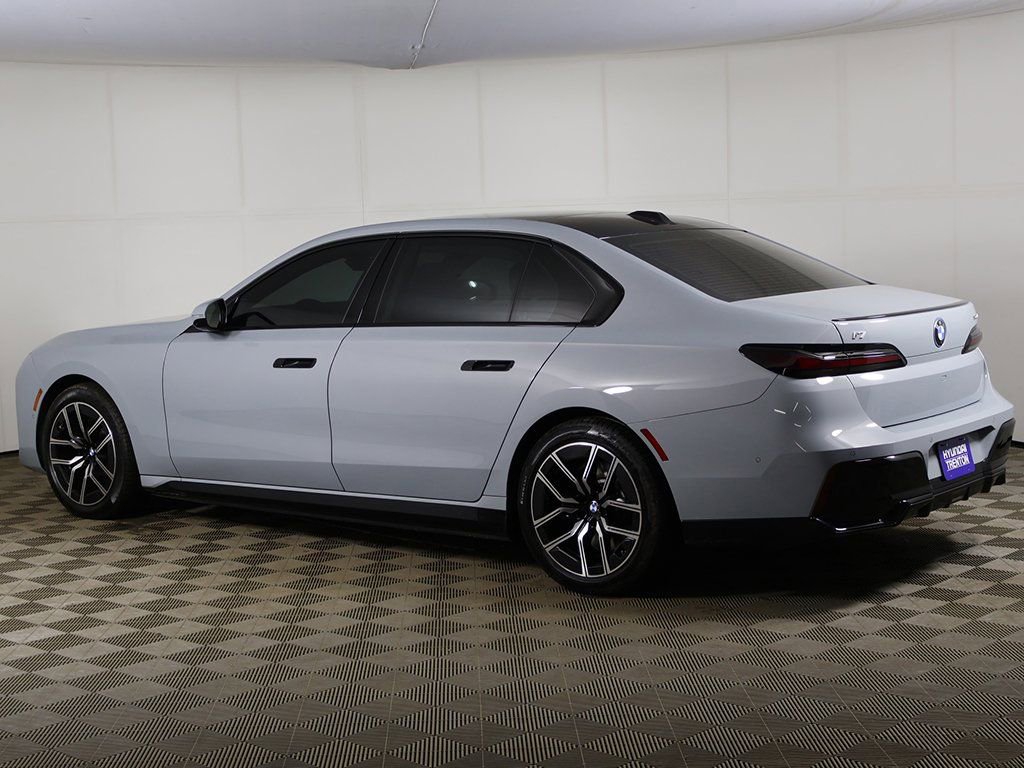 Used 2025 BMW i7 xDrive60 w/ Premium Package AWD/4WD image 12