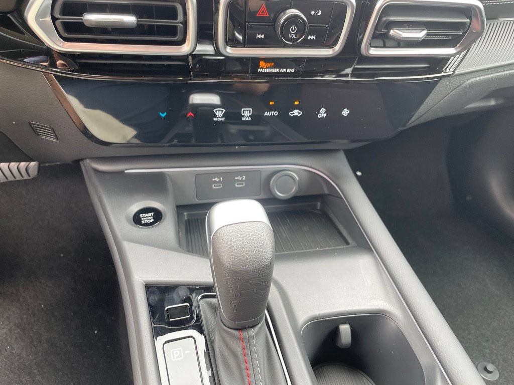 New 2026 Nissan Sentra SR w/ Floor Mat Package FWD image 15