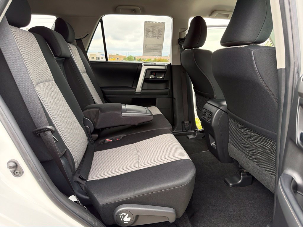 Used 2020 Toyota 4Runner SR5 AWD/4WD image 29