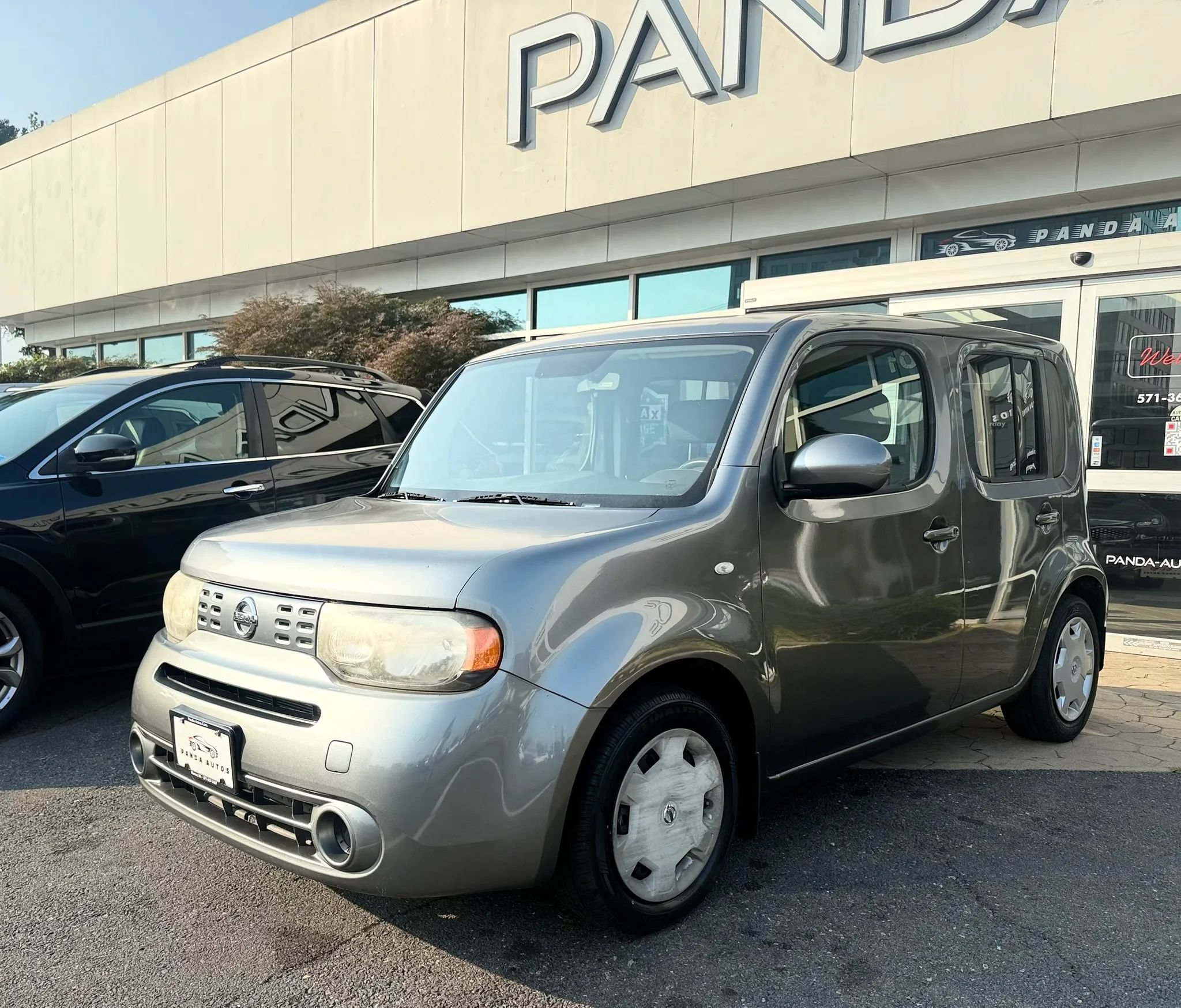 Used 2010 Nissan Cube 1.8 S w/ Interior Designer Pkg FWD image 3