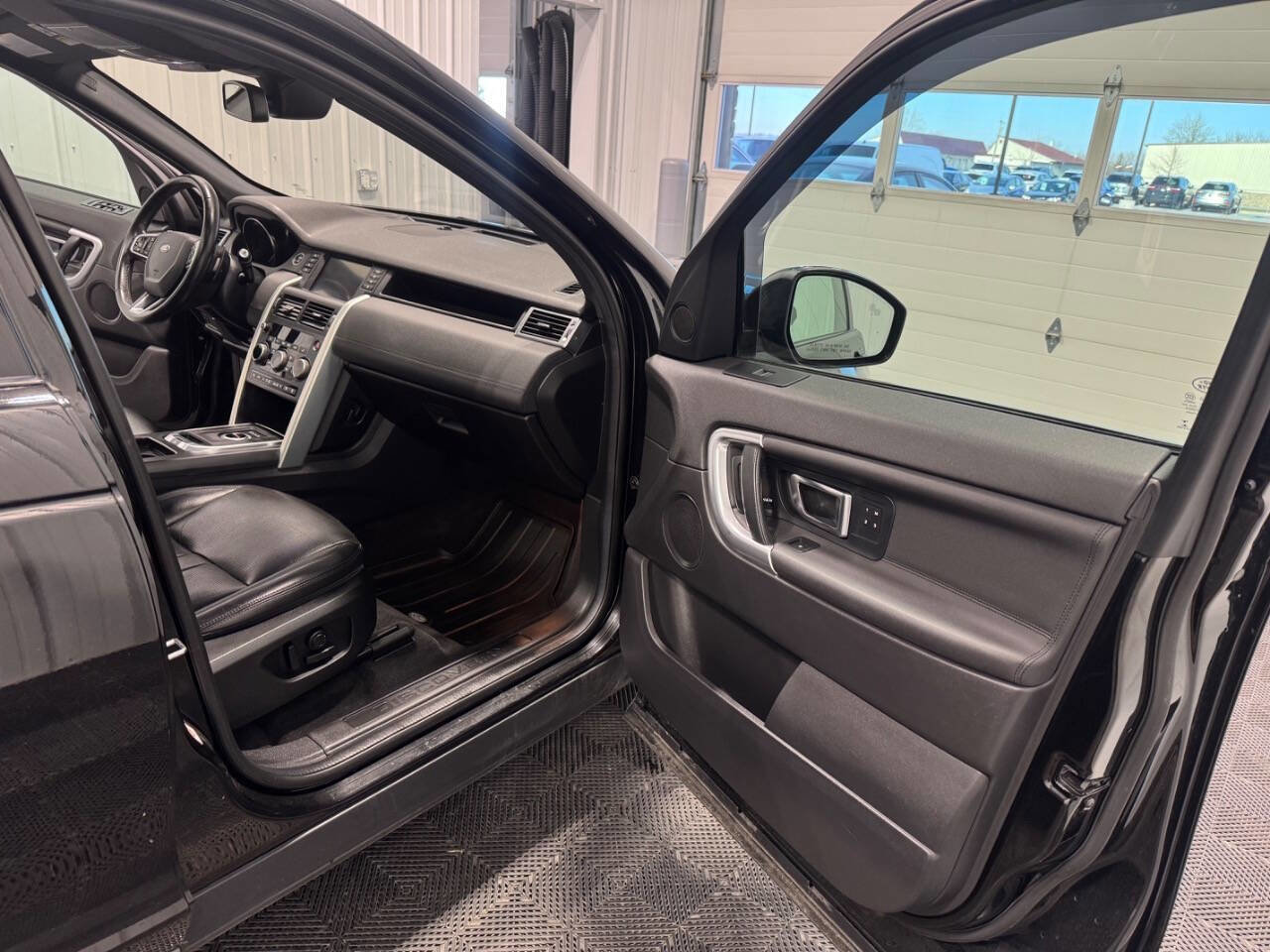 Used 2019 Land Rover Discovery Sport HSE image 16