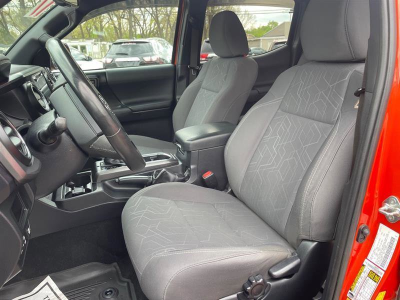 Used 2017 Toyota Tacoma TRD Off-Road w/ Tow Package RWD image 10