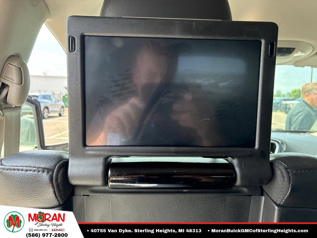 Used 2022 Chrysler Pacifica Touring-L w/ Uconnect Theater Family Group FWD image 11