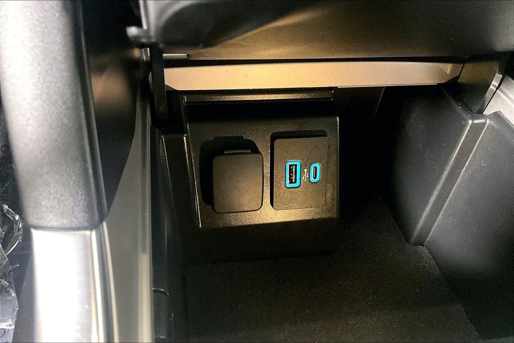 Used 2024 Ford Explorer Limited image 33