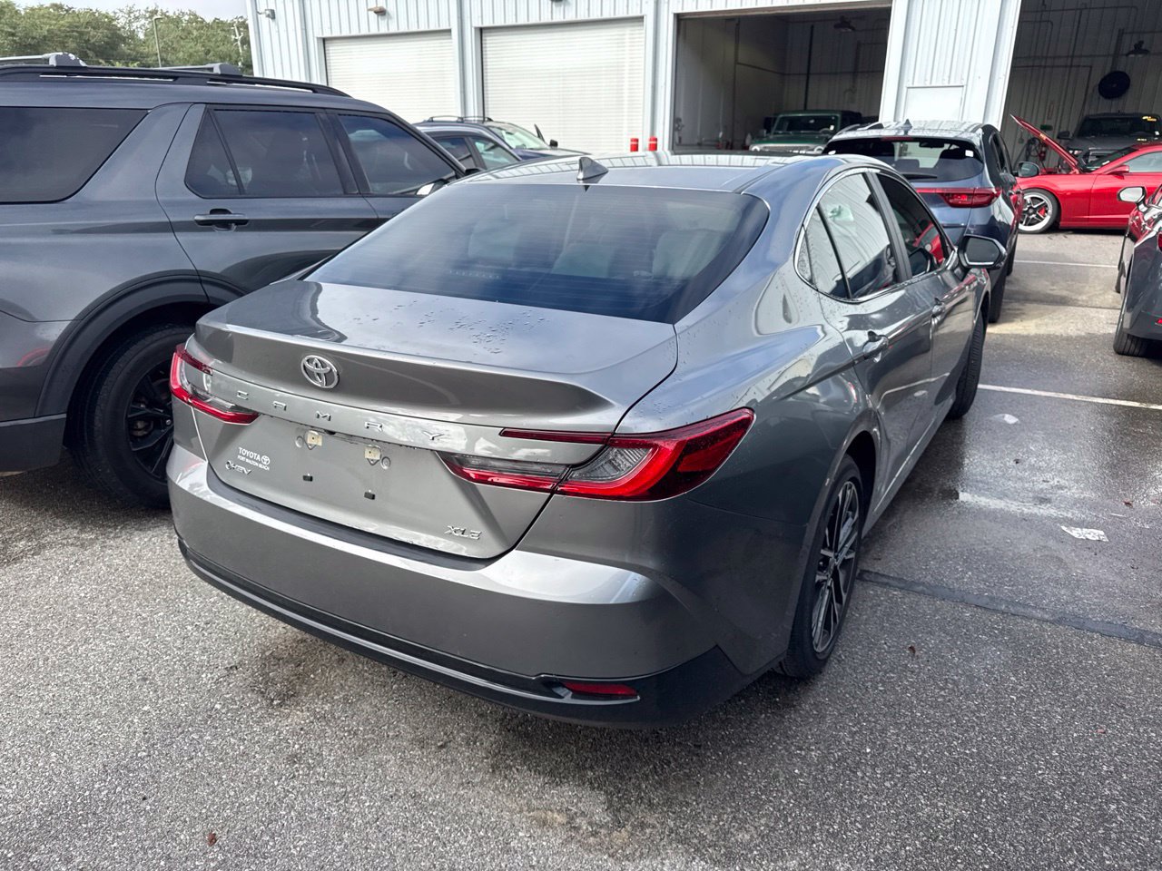 Used 2025 Toyota Camry XLE FWD image 5